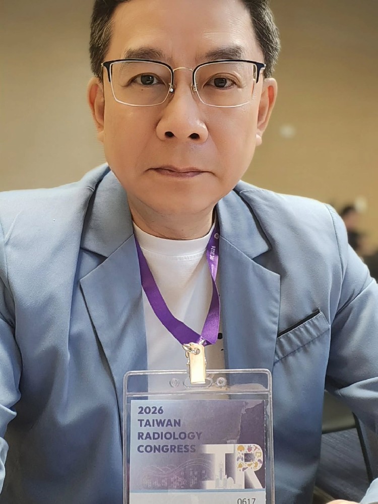 D250 照片180张 视频17个 台湾 医生 中老年 生活日常 工作 正装 视频有自拍 曝光度特低 粉丝数400+