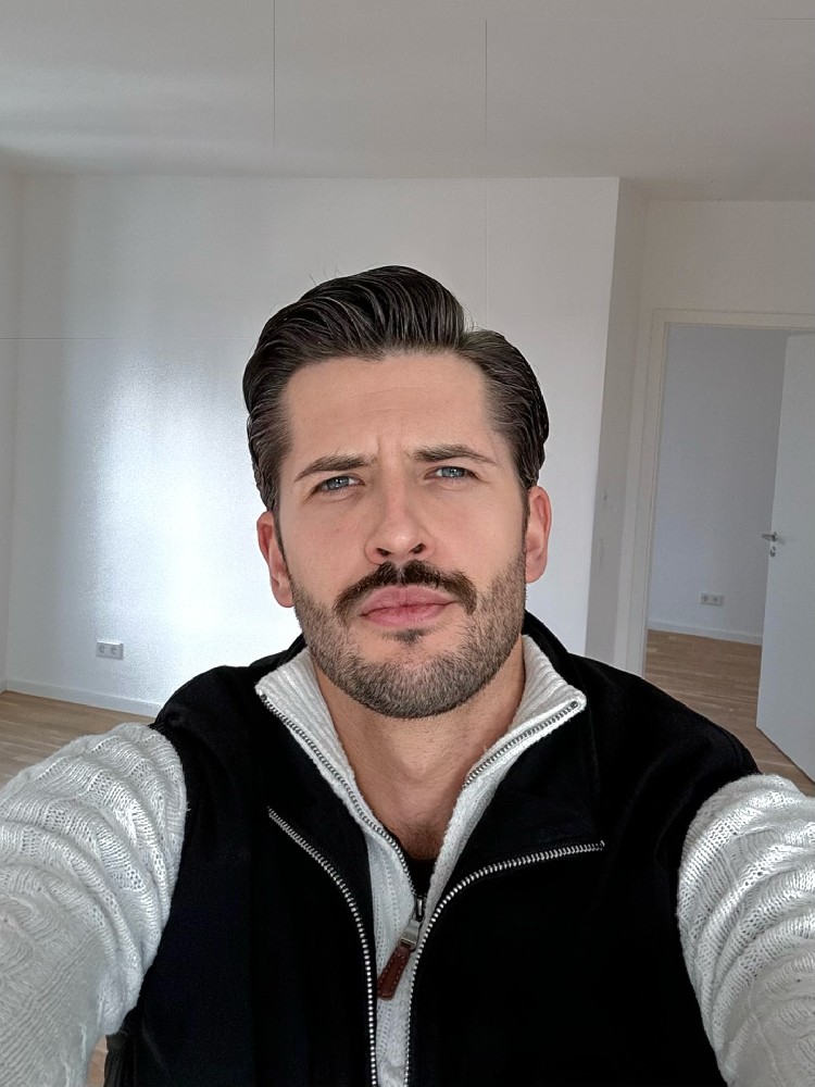 F257 照片990张 视频291个 德国 成熟男 科学家 生活日常 旅游 自拍