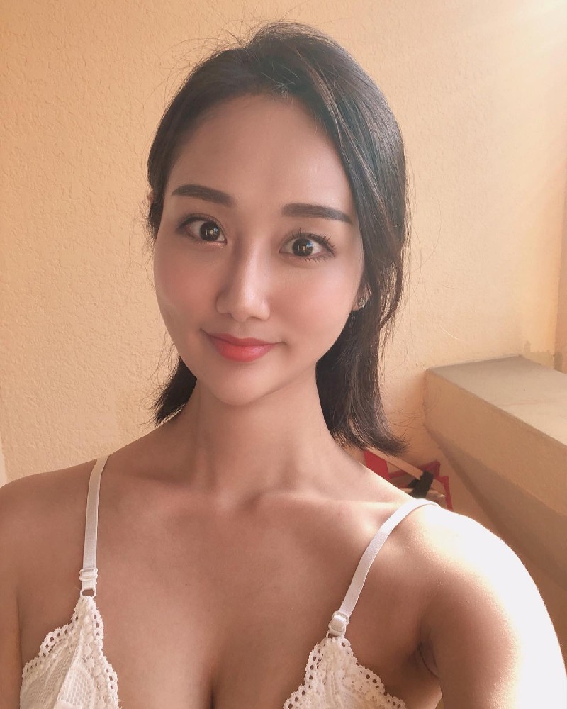 A2011 照片168张 视频10个 韩国 气质甜美年轻美女 生活日常 自拍多 曝光低